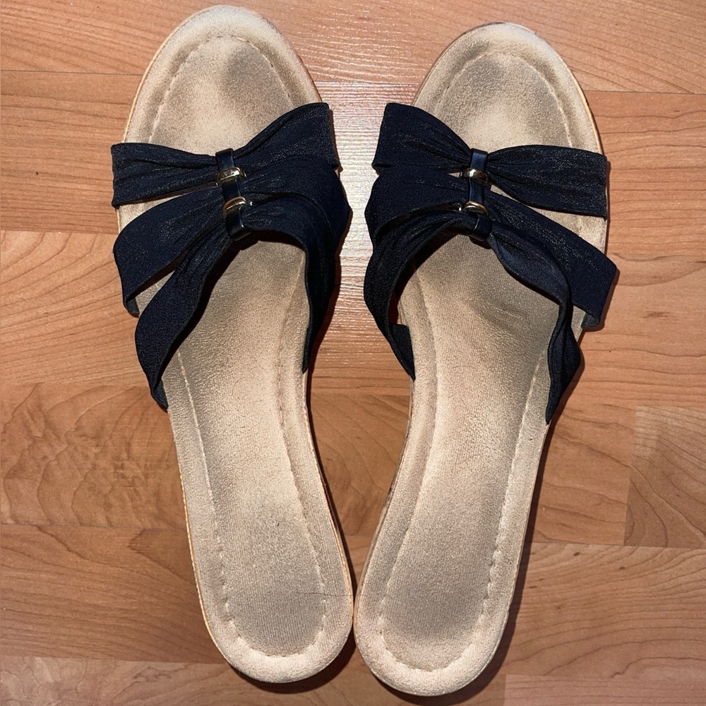 Tuscany by Easy Street Chic Black Bow Women's Sandals